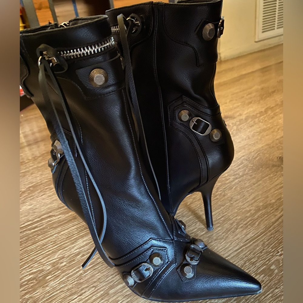 ANCOMAFIO | ankle pleather boots | size 7